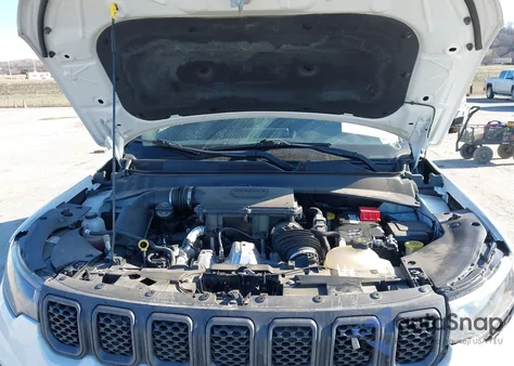 2023 Jeep Compass Trailhawk 4X4 z USA, uszkodzony, nr VIN 3C4NJDDNXPT522745